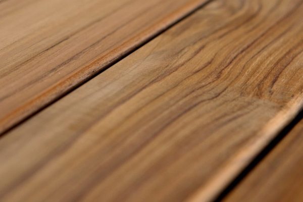 A Samsahara, il complesso residenziale di nuova costruzione Samsahara, in vendita a Corralejo, Fuerteventura, i capitolati realtivi ad ogni appartamento sono stati scelti con cura, dai toni caldi dei legni che caratterizzano i parquet fino alle preziose matericità degli effetti marmo e pietra dei rivestimenti in gres